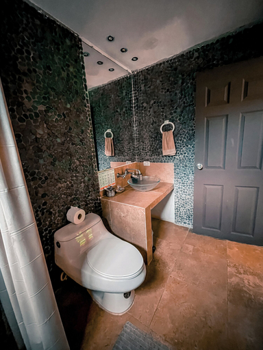 Bathroom, Punta Mango Surf & Beachfront Resort, Jucuarán