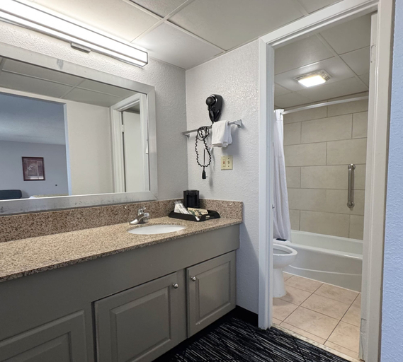 Bathroom 5, Baymont by Wyndham Sevierville Pigeon Forge, Sevier