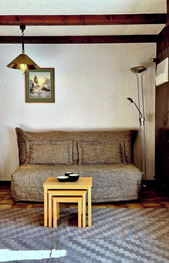 Living room 5, Charming Vintage Flat Near Spa & Slopes, Martigny