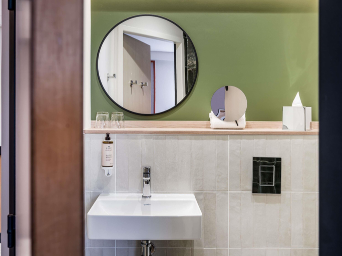 Bathroom 5, Mercure Chartres Est, Eure-et-Loir