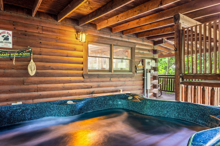 Spa 4, Gatlinburg Enchanted Treehouse, Sevier