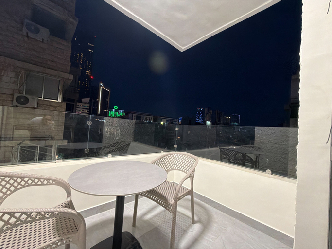 Balcony 2, 201 JRE Apartment With Stunning Boulevar, Wadi Essier