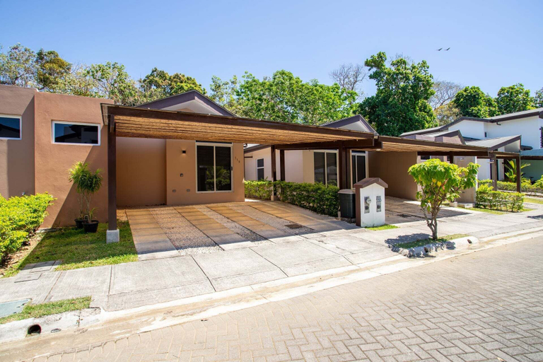 Property grounds 4, Private Pool & Tropical Style, Minutes From the Beach, Garabito