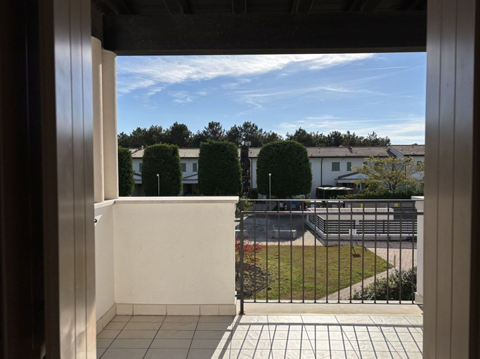 Balcony 4, Stunning Apartment With Shared Pool, Venezia