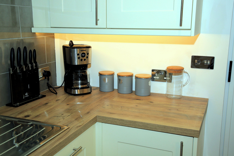 Others 2, A Modern, Comfy Newly Remodeled 2bd House, London