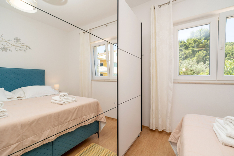 Bedroom 3, Apartment for 4 Persons, by the sea and With Beautiful View, Preko