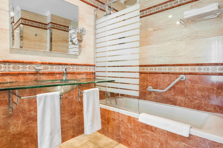 Bathroom 4, Hotel Julia, Madrid