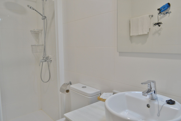 Bathroom 3, Apartamentos Cruz Conde, Córdoba