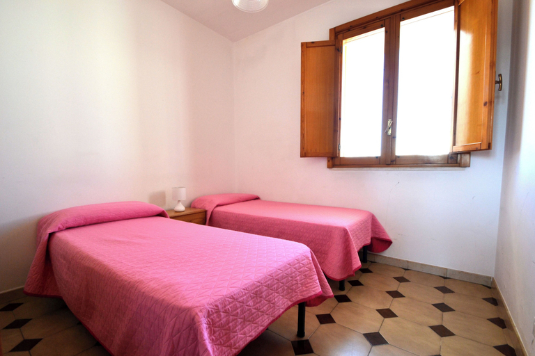 Bedroom 2, Air-conditioned Yoko Holiday Home for 5 Guests, Lecce