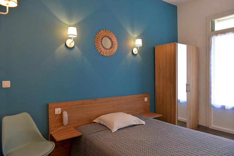 Bedroom 2, Hotel Colisee-Verdun Centre Gare Saint-Roch, Hérault