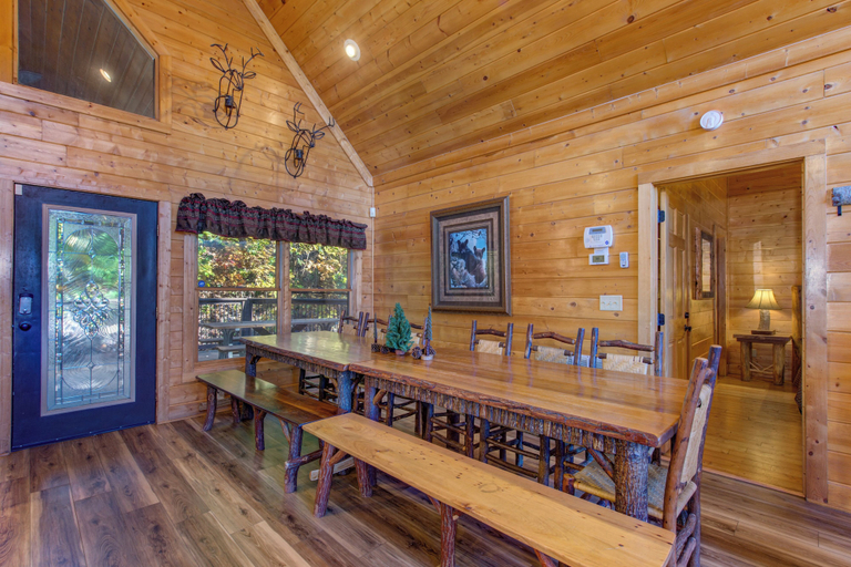 Dining 4, Bears Haven Lodge, Sevier