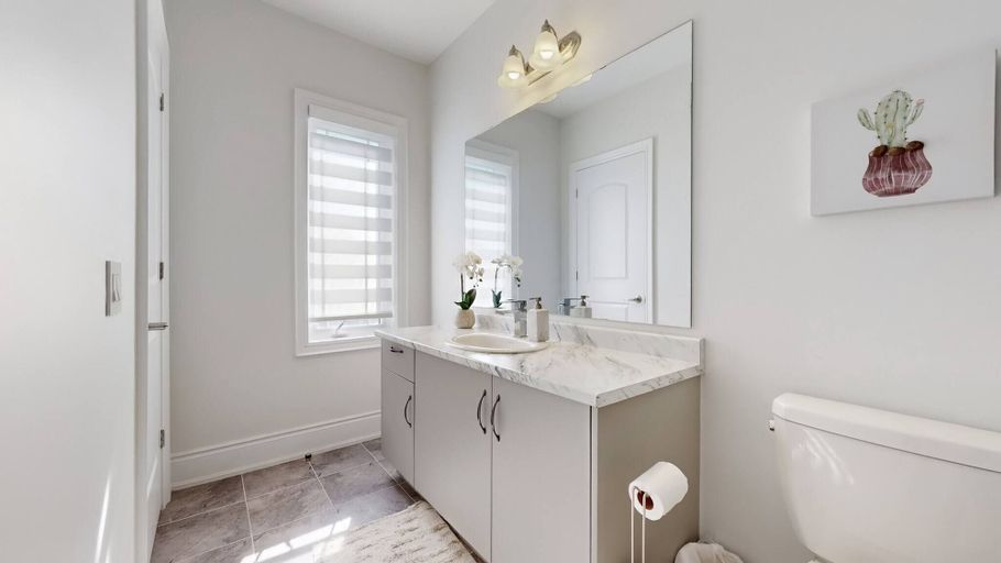 Bathroom 4, Private 5-bedroom Caledon Home Comfort, Style, and Nature!, Peel