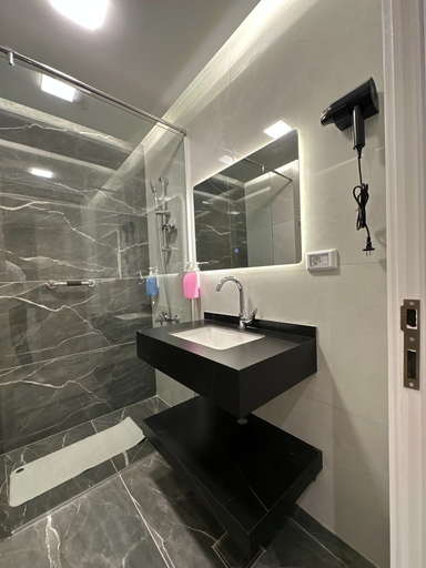 Others 2, Charming Amman Apartment with Modern Amenit, Amman