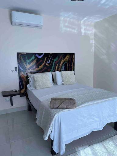 Room 4, Luxurious Bright and Stylish, 7 Bedroom Villa, Sosua