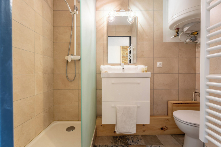 Bathroom 5, Cimes des caron, Savoie
