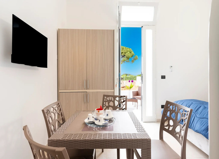 Dining room 4, Monolocale Vela Nuovo con Wi-fi, Clima e Giardino a Torre Lapillo, Lecce