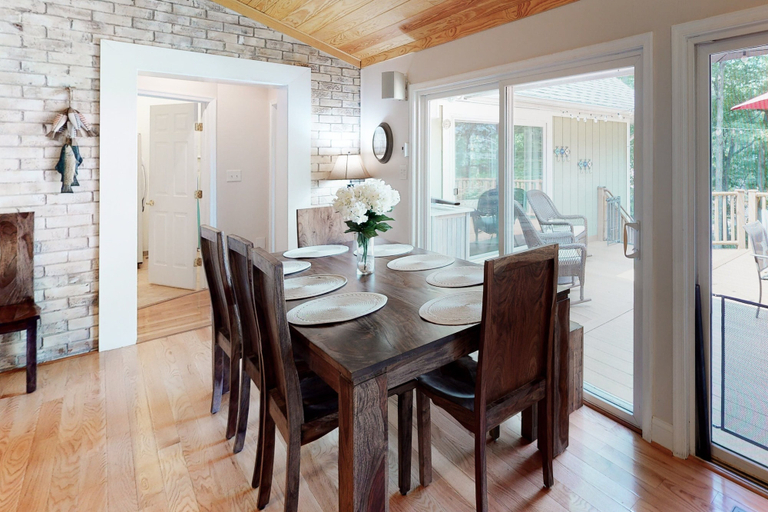 Room 3, Lakefront Home With Granite Counters, Fireplace, Lake Views, & Dock, Louisa