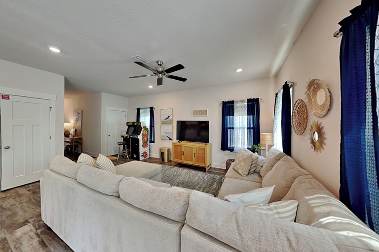 Others 5, Sweet Retreat, Escambia