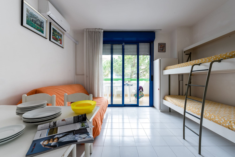 Room 4, Cozy Studio With Lateral sea View in Bibione, Venezia
