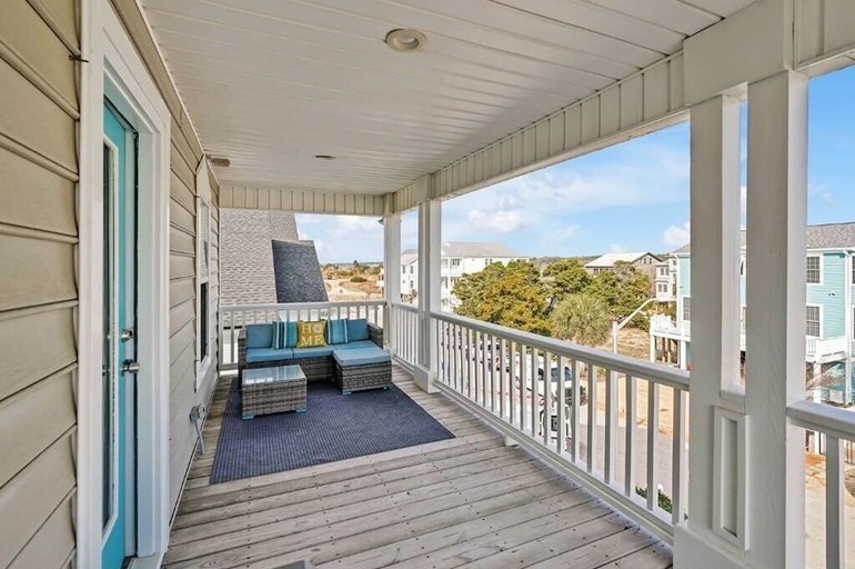 Property grounds 4, Castle In The Sand / 219 Gerda Ave 3 Bedroom Home, Brunswick