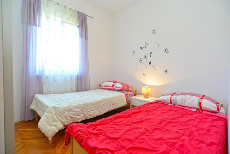 Interior 2, Spacious Flat With Pool Just 300m From the Beach, Fažana