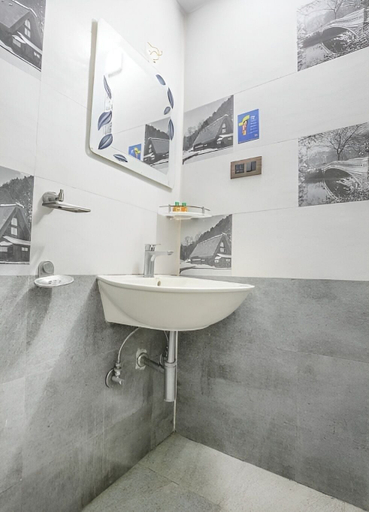 Bathroom 3, Frazer Suites, Bangalore