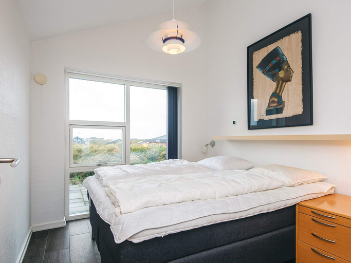 Bedroom 2, Luxury Panoramic Cottage in Rindby-By Traum, Fanø
