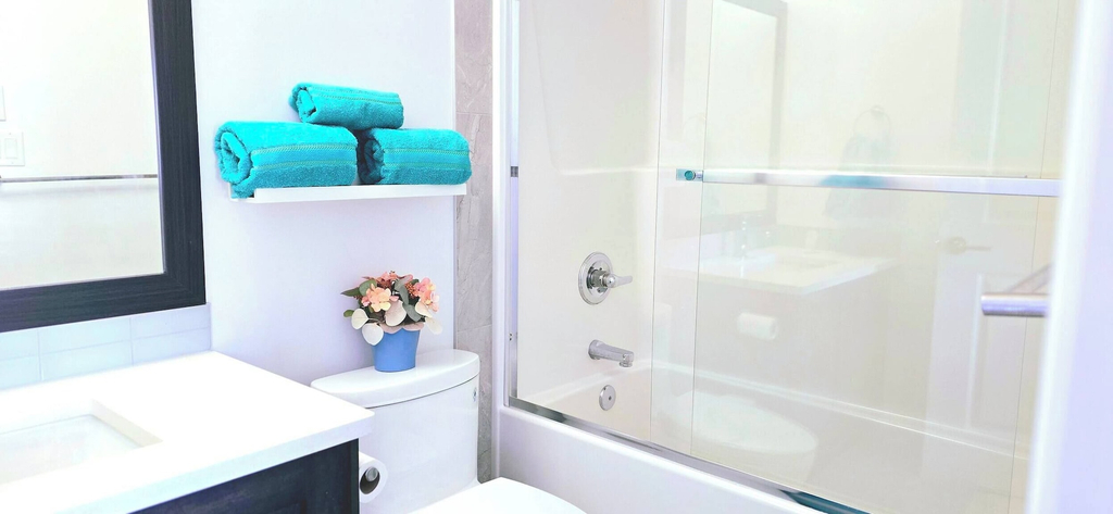 Bathroom 4, Modern 3BR Home Edmonton Near by Airport, Division No. 11