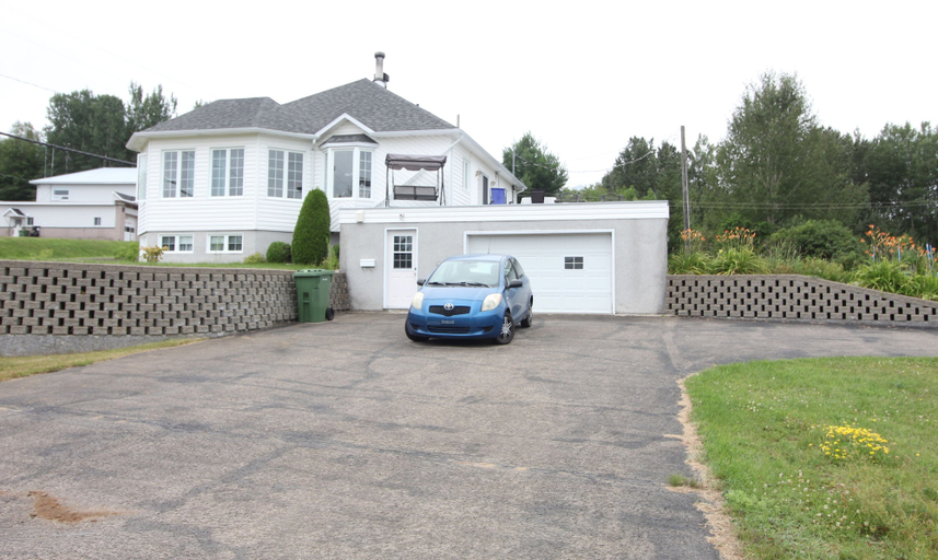 Exterior & Views, Room-gandhi Very Large Room Decorated in, Charlevoix-Est