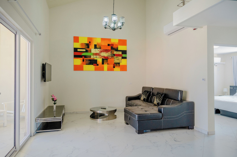 Living room 3, Spacious 4-bedroom apartment 2 km from Eagle beach - Dream Suites Aruba