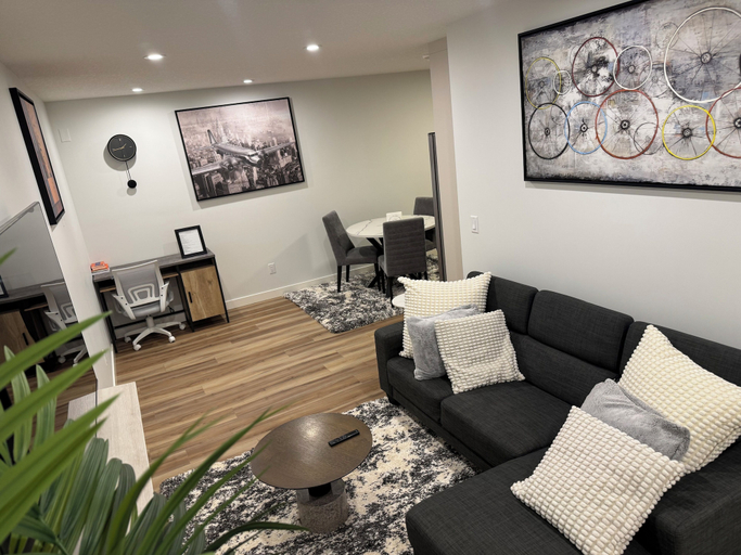 Living room 3, Fivestar Inspired Private Suite- Downtown Access, Division No. 6