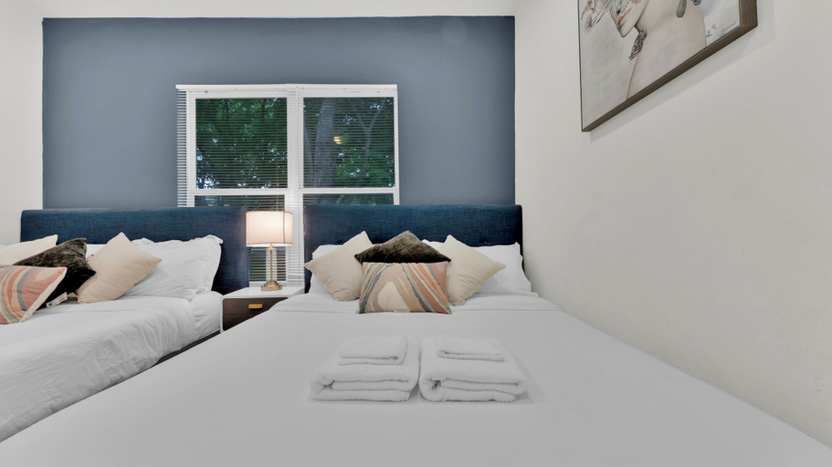 Room 4, Apartmint at N Bishop Ave Dallas, Dallas