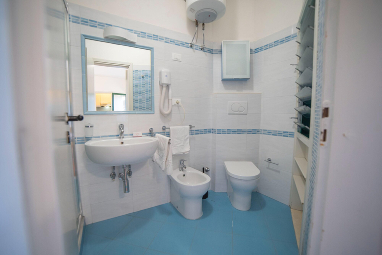 Room 4, Trilocale 3 Serra Alimini On First Floor, Lecce