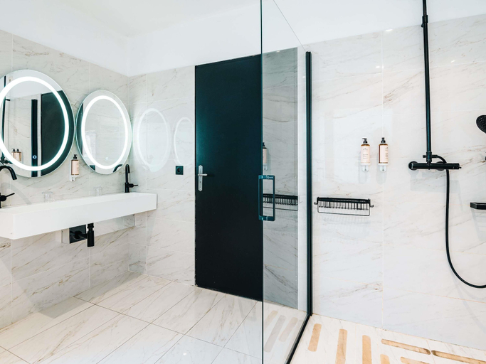 Bathroom 4, Hotel Mercure Figeac Viguier du Roy, Lot