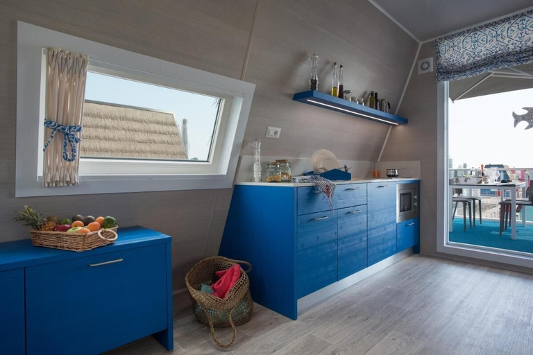 Others 2, Tranquil Marina Azzurra Resort House Boat 2 Bedroom Sleeps 6 A, Udine