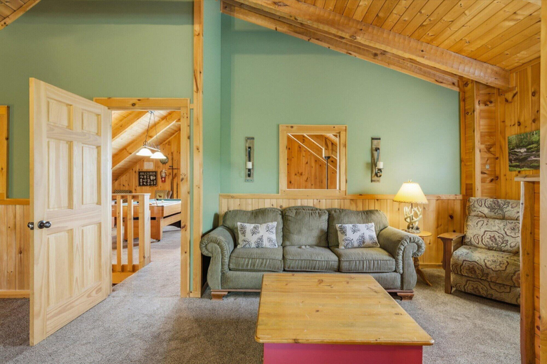 Living area 3, Chubby & Cubby's Den, Sevier