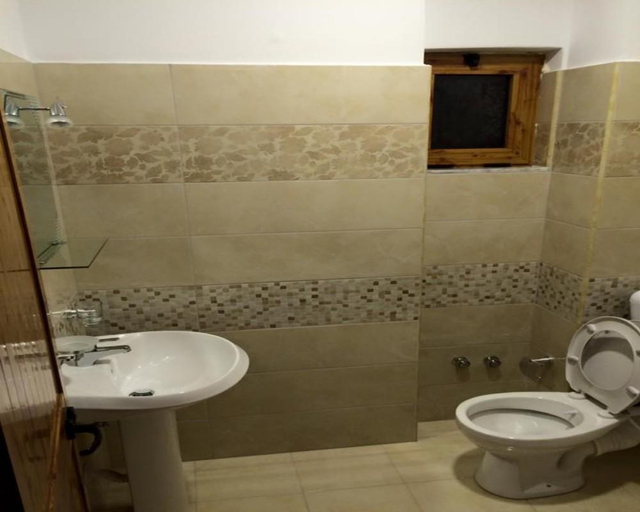 Bathroom 3, Hotel Erjani, Shkodrës