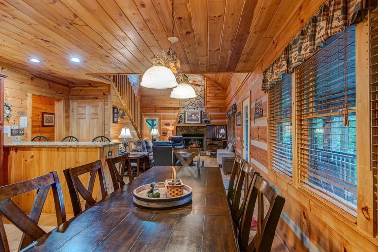 Food & Drinks 5, Carolina Charm - Hot Tub - Pool Table - Fire Pit-, Watauga