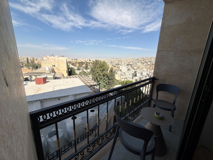 Balcony 3, 401 Tara-jre Jabal Al Lweibdeh With Stunning View, Wadi Essier