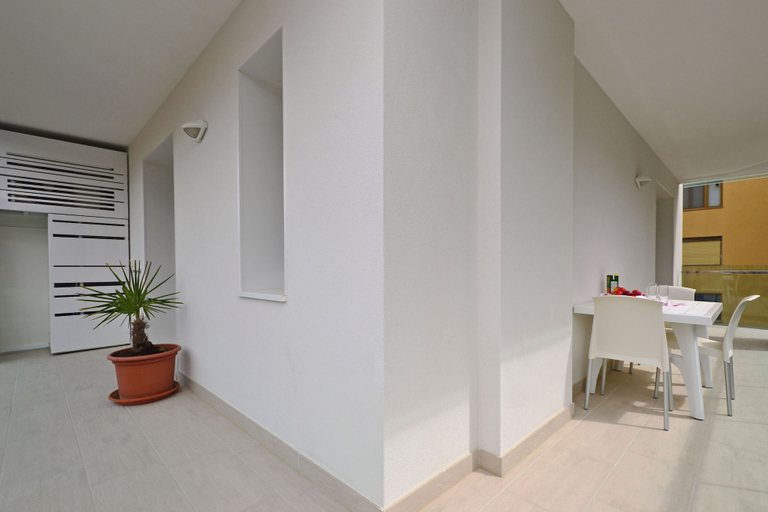 Outdoor dining, Comfortable Vacation Retreat With Balcony, Udine