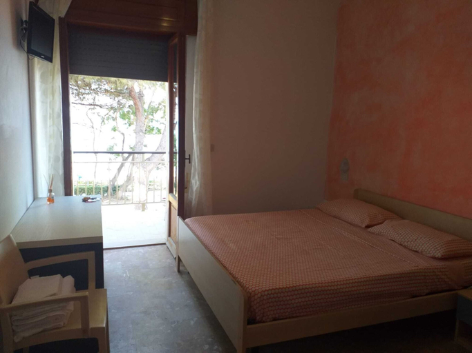 Others 3, Room-bright Quadruple Room a Stone Throw, Teramo