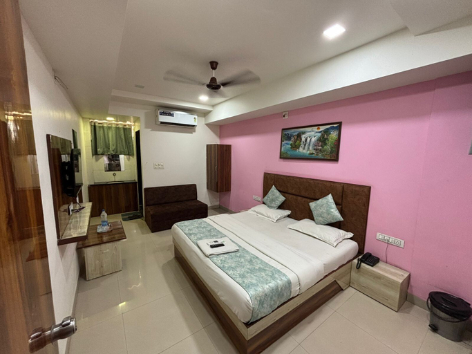Room 3, HOTEL VIVANTA, Ahmadabad