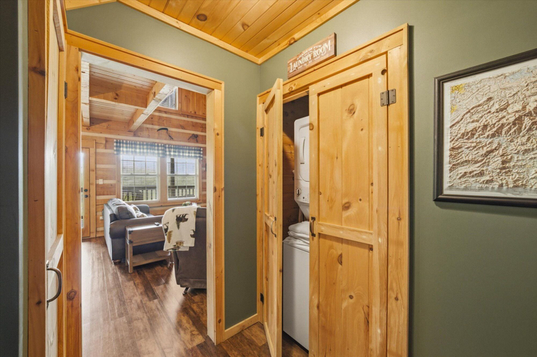 Laundry, Chubby & Cubby's Den, Sevier