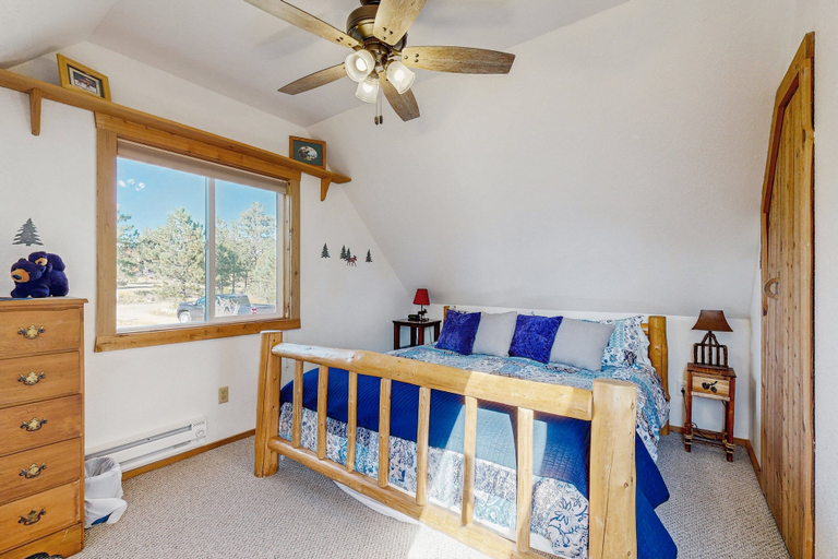 Room 2, Spacious Cabin With Stunning Views, Wifi, Fully Stocked Kitchen & W/D, Larimer