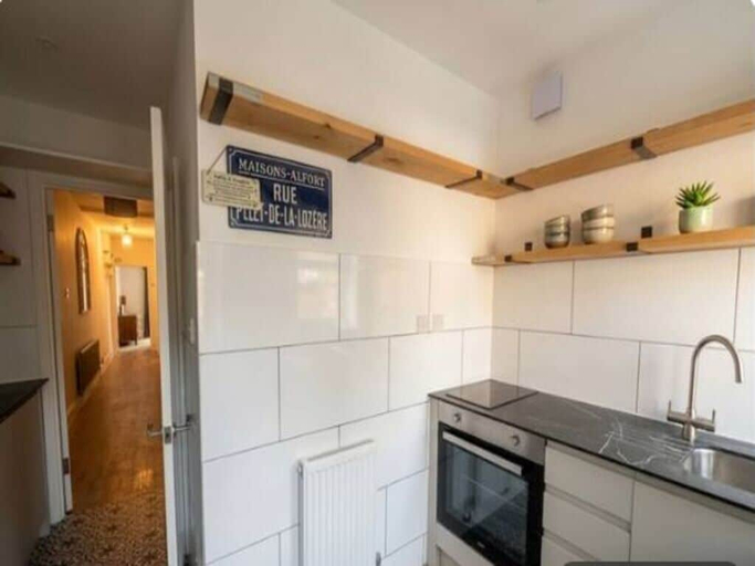 Private kitchen, Heathfield Garden Retreat, London