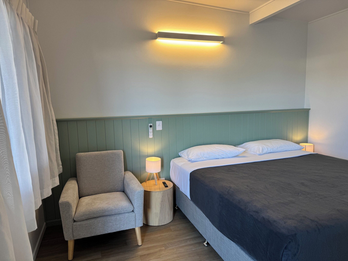 Bedroom 2, Pearly Shell Motel, Bowen