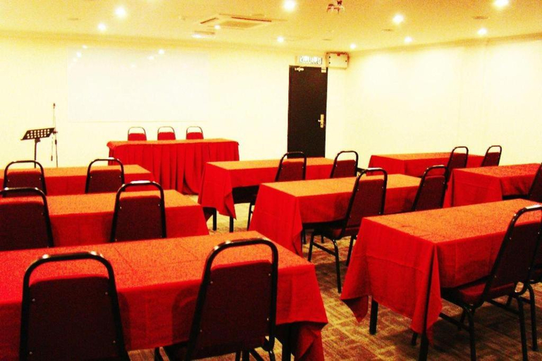 Food & Drinks, Adel Hotel, Putatan