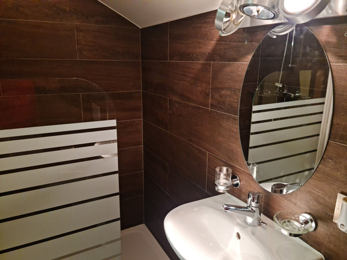 Bathroom 5, LA FACTORY by LNA, Porrentruy