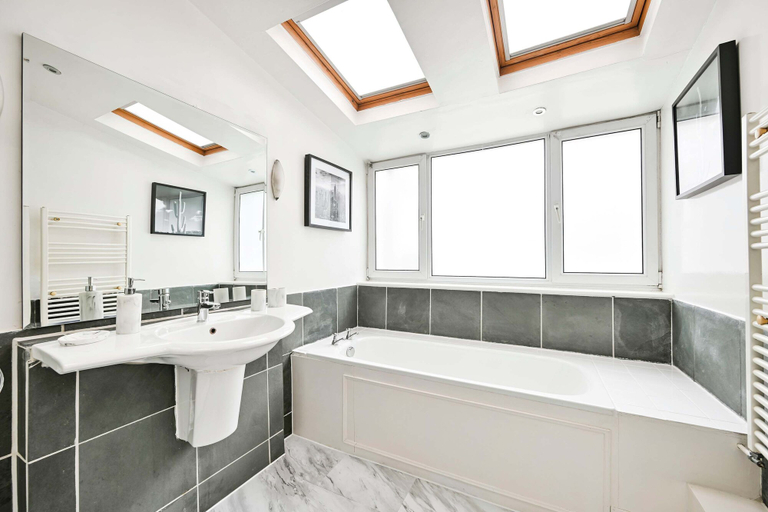 Room 3, Chelsea Modern - Stylish Hideaway, London