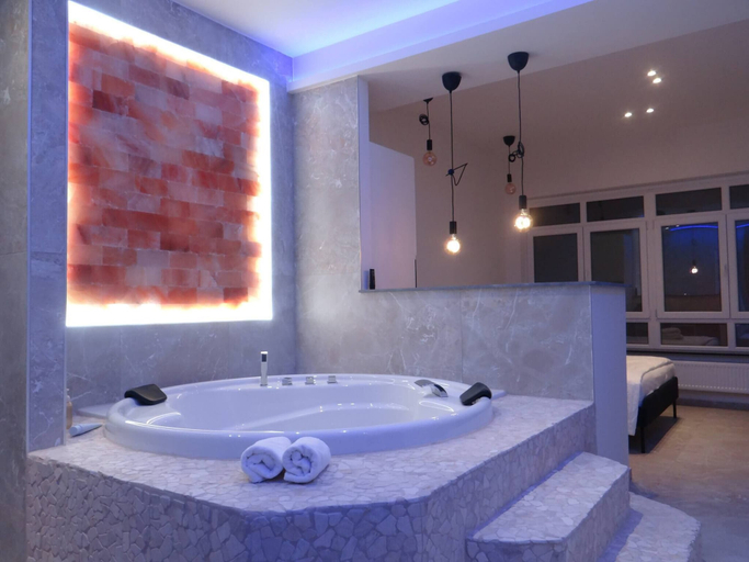 Bathroom 2, Salt Spa de Panne Center, West-Vlaanderen